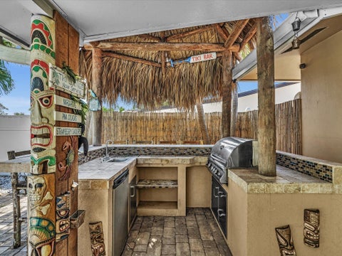 Tiny photo for 948 SE 10TH Court, Pompano Beach, FL 33060 (MLS # B26085473)