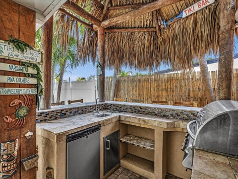 Tiny photo for 948 SE 10TH Court, Pompano Beach, FL 33060 (MLS # B26085473)