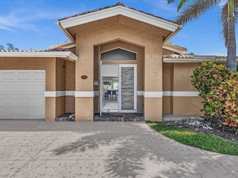 Tiny photo for 948 SE 10TH Court, Pompano Beach, FL 33060 (MLS # B26085473)