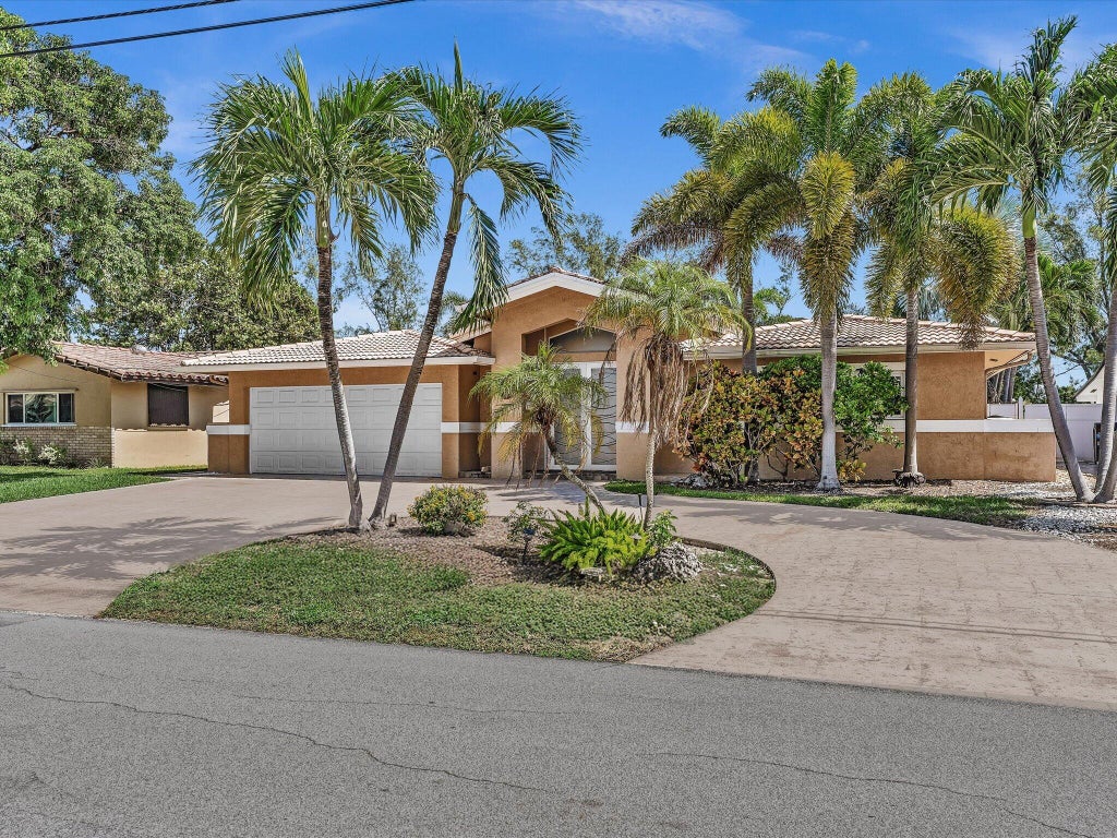 Photo of 948 SE 10TH Court, Pompano Beach, FL 33060 (MLS # B26085473)