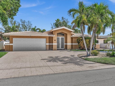 Tiny photo for 948 SE 10TH Court, Pompano Beach, FL 33060 (MLS # B26085473)