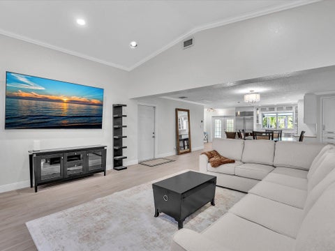 Tiny photo for 948 SE 10TH Court, Pompano Beach, FL 33060 (MLS # B26085473)