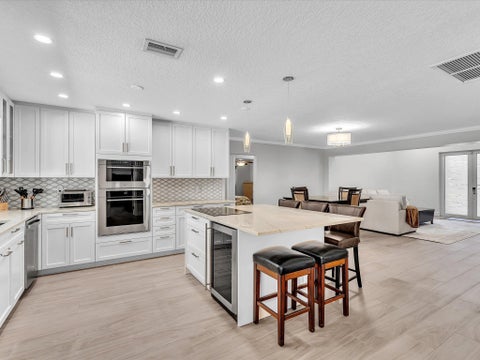 Tiny photo for 948 SE 10TH Court, Pompano Beach, FL 33060 (MLS # B26085473)