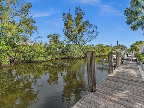 Tiny photo for 948 SE 10TH Court, Pompano Beach, FL 33060 (MLS # B26085473)