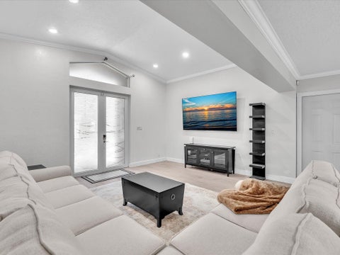 Tiny photo for 948 SE 10TH Court, Pompano Beach, FL 33060 (MLS # B26085473)