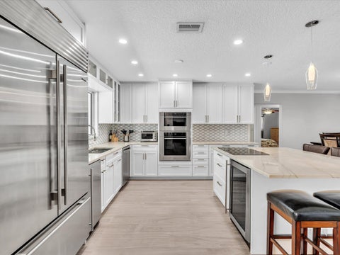 Tiny photo for 948 SE 10TH Court, Pompano Beach, FL 33060 (MLS # B26085473)