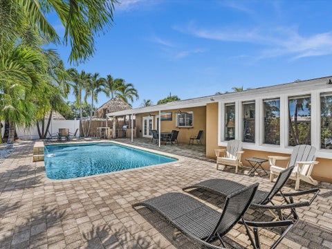 Tiny photo for 948 SE 10TH Court, Pompano Beach, FL 33060 (MLS # B26085473)