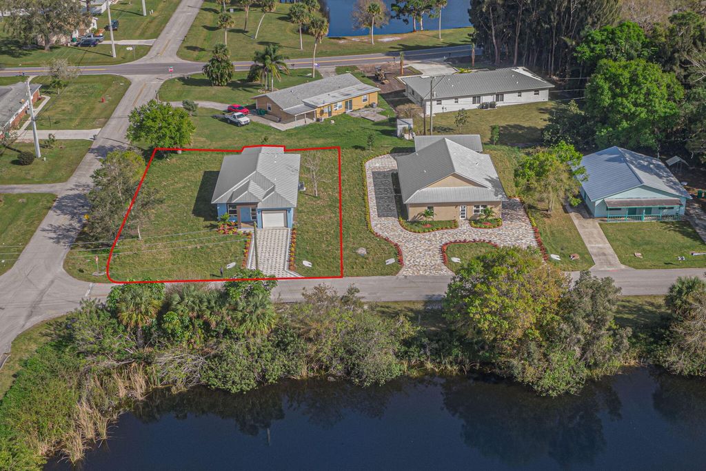 Photo of 5312 Deleon Avenue, Fort Pierce, FL 34951 (MLS # R10957091)