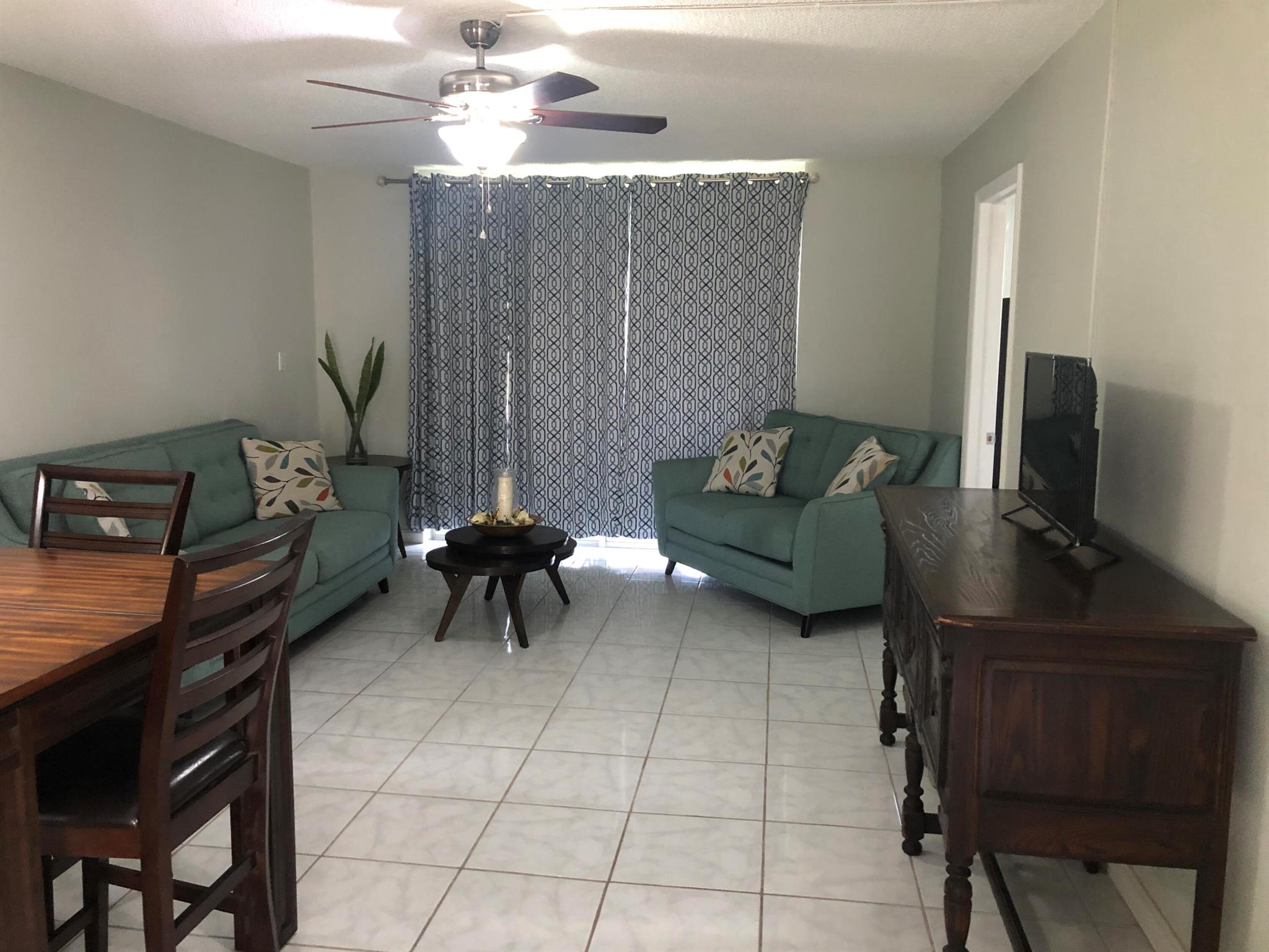 Lovely Condo in the heart of Broward County within close proximity to supermarkets, Sawgrass Mall, and FLL Airport. This is the perfect pied-a-terre for seasonal use or year round occupancy. Come bask in the sun by the community pool and enjoy the community amenities offered year-round.