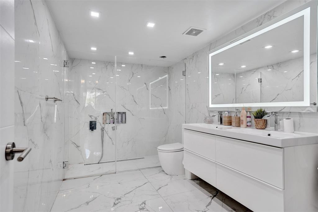 ADMIRALS PORT CONDO - Residential