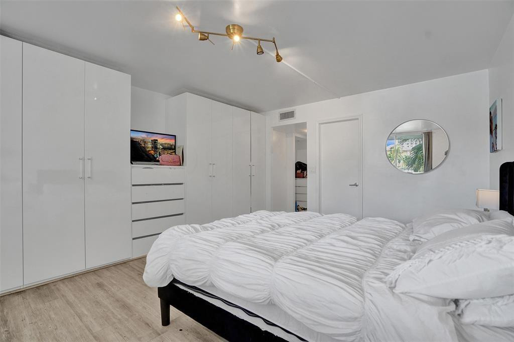 ADMIRALS PORT CONDO - Residential