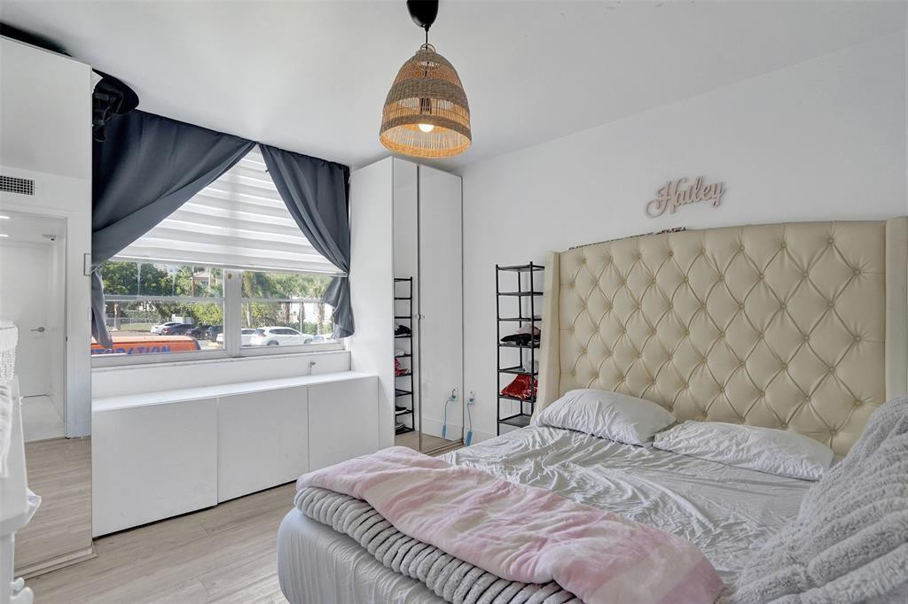 ADMIRALS PORT CONDO - Residential