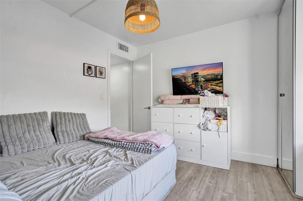 ADMIRALS PORT CONDO - Residential