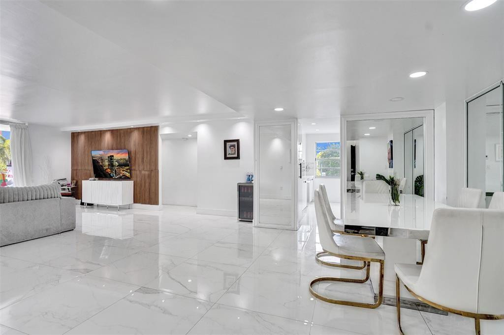 ADMIRALS PORT CONDO - Residential