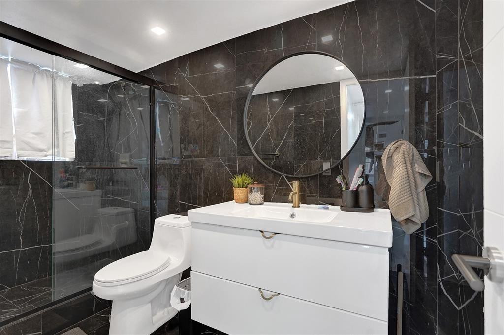 ADMIRALS PORT CONDO - Residential