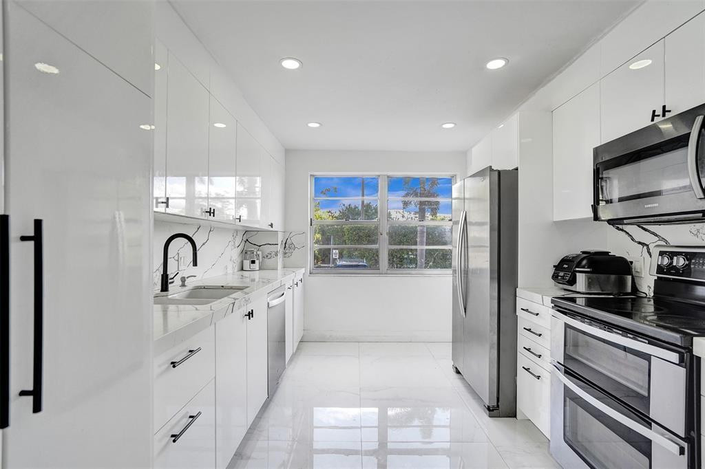 ADMIRALS PORT CONDO - Residential