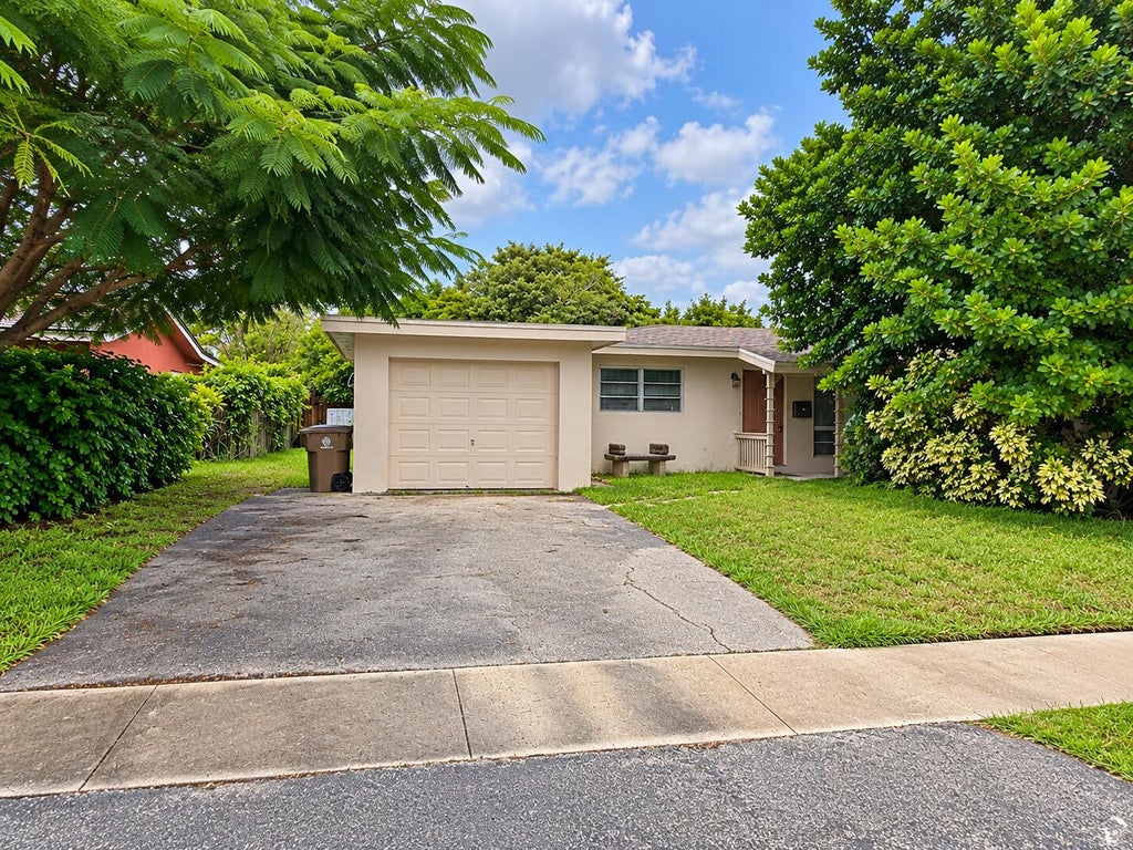 Photo of 1025 SE 14TH Street, Deerfield Beach, FL 33441 (MLS # B26092147)