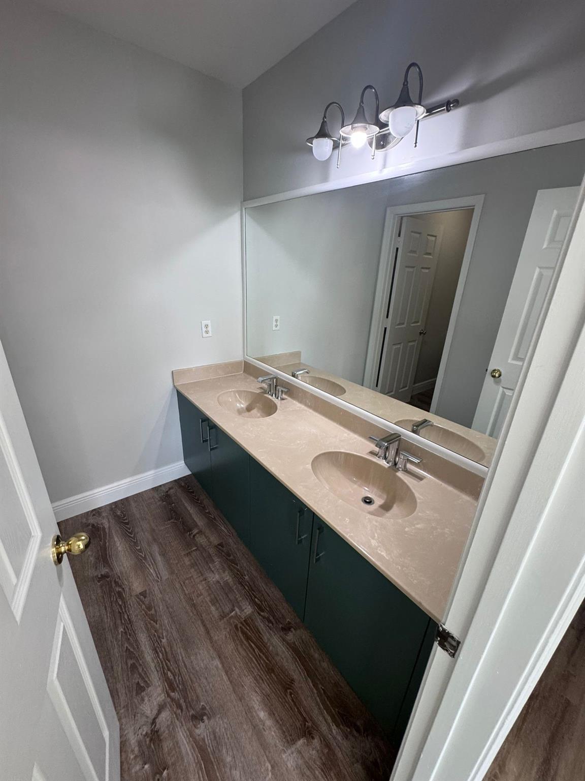 Holiday Spgs Village Sec - Residential Lease
