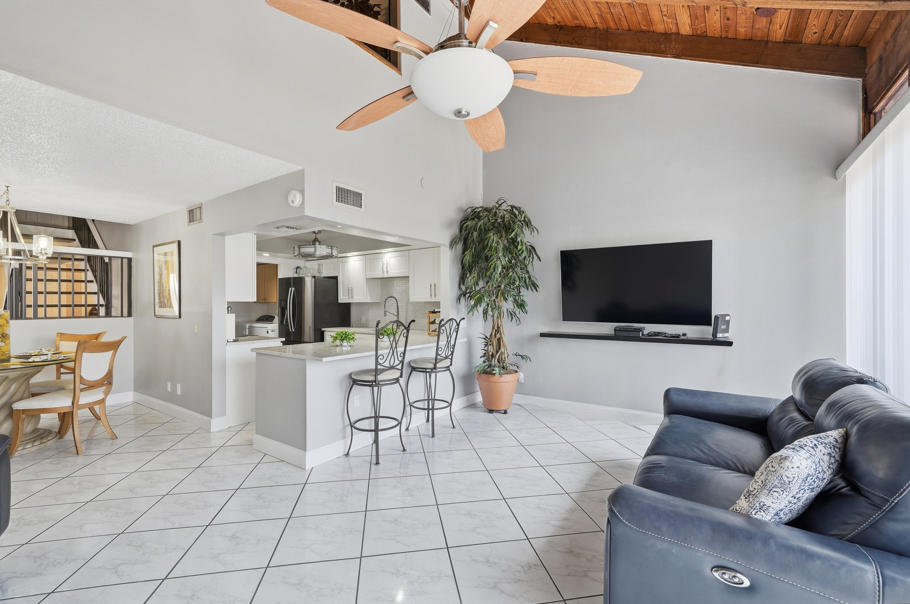 PEMBROKE LAKES SECTION SEVEN - Residential