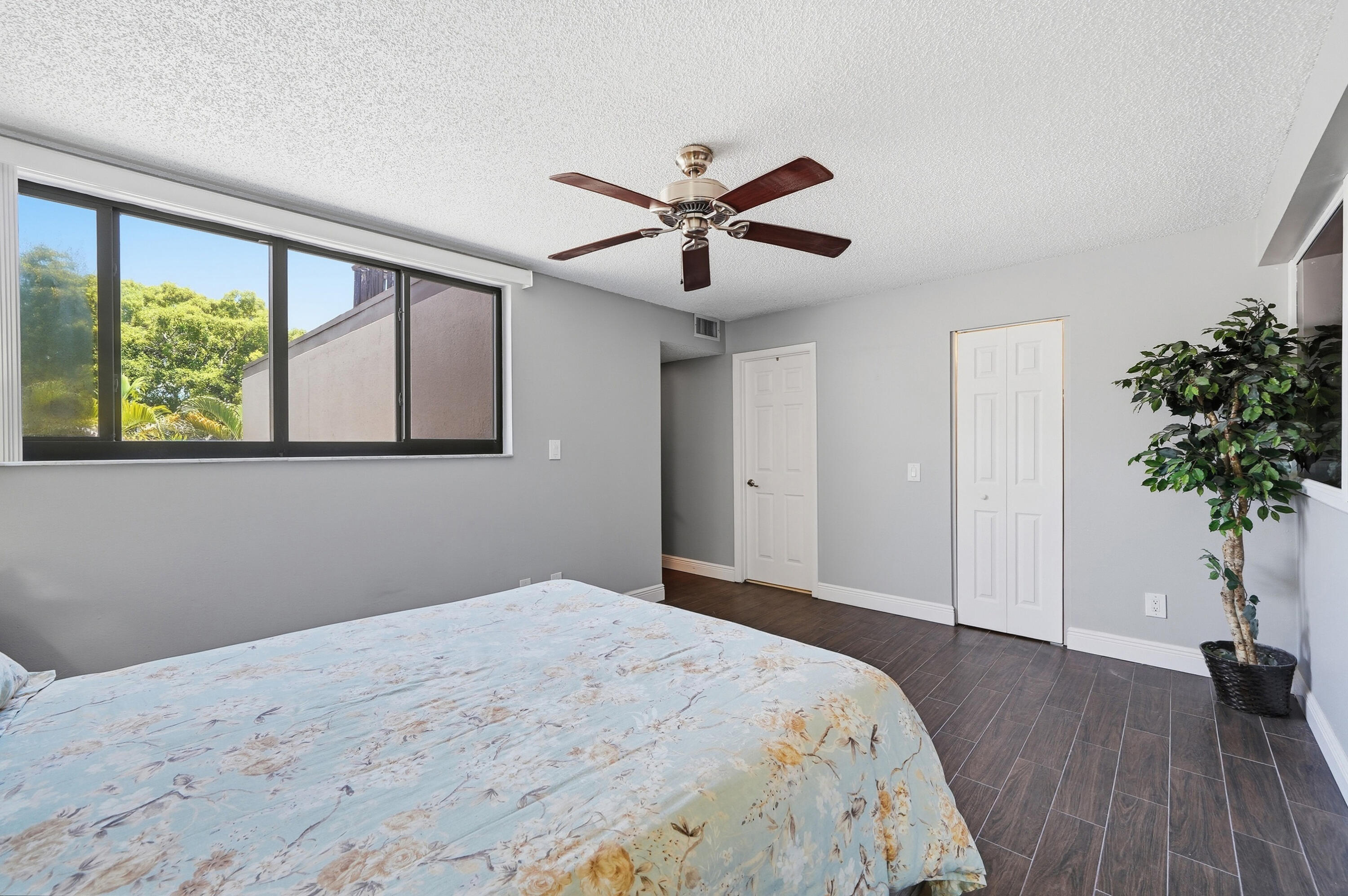 PEMBROKE LAKES SECTION SEVEN - Residential