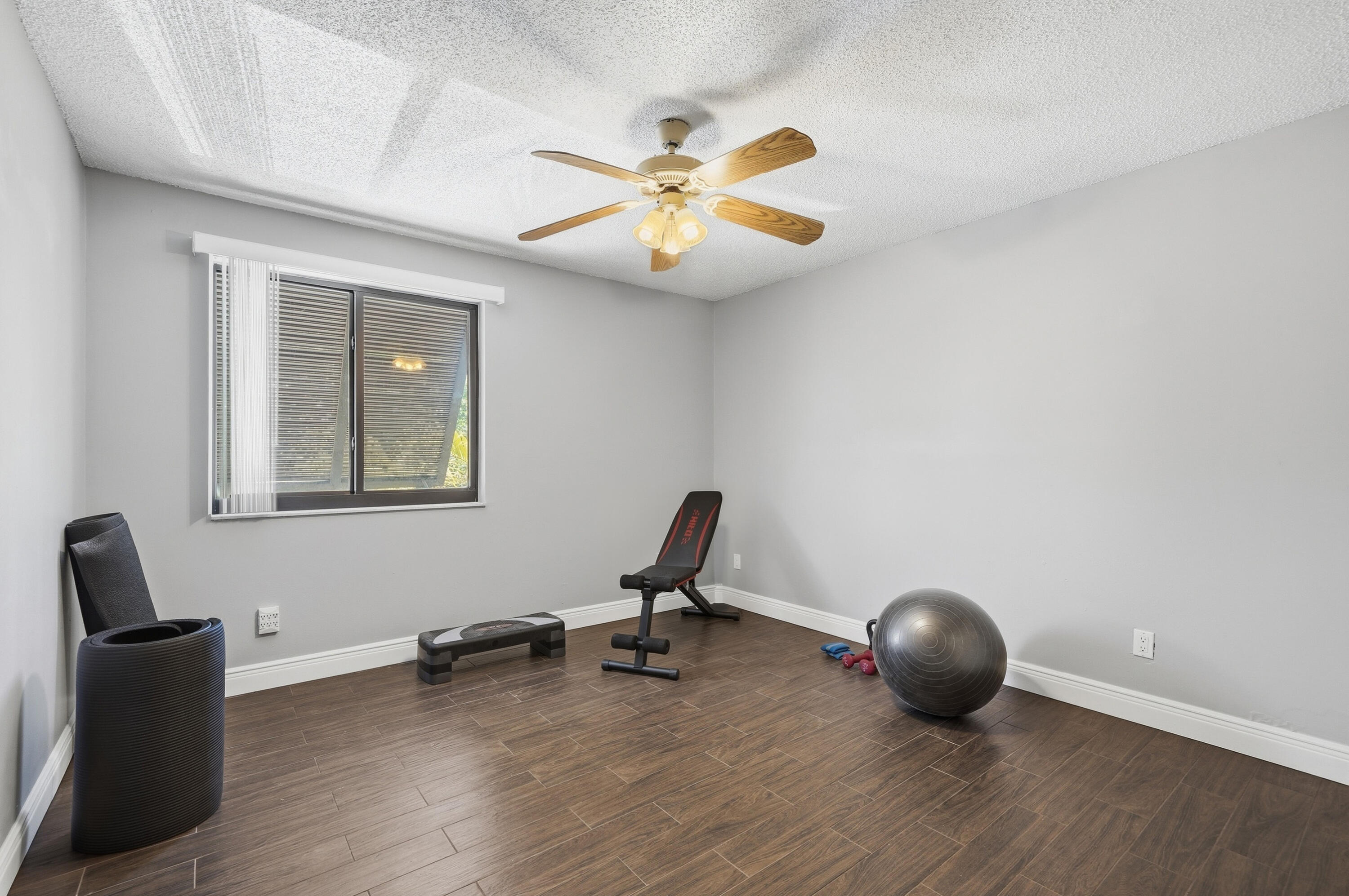 PEMBROKE LAKES SECTION SEVEN - Residential