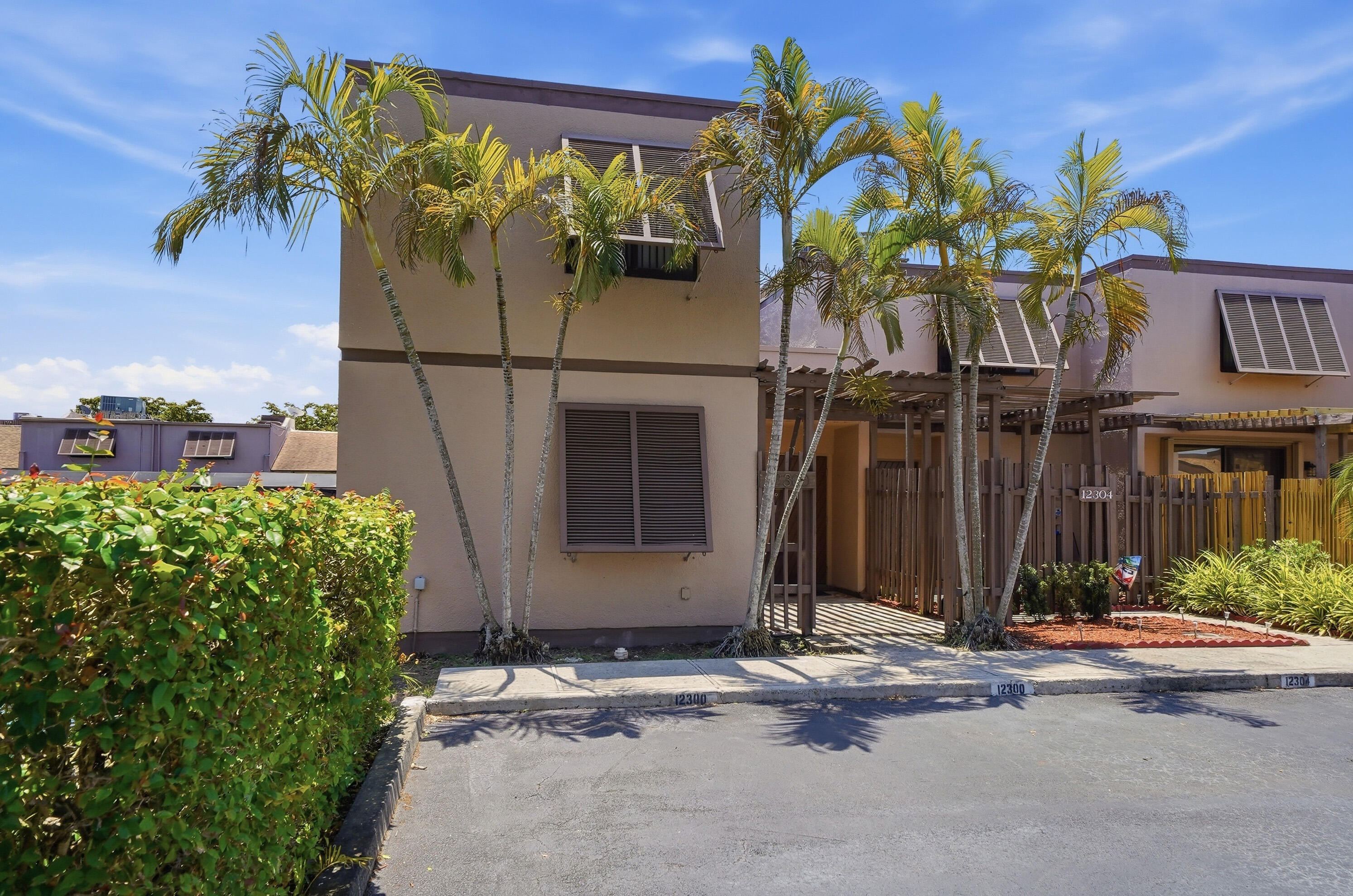 PEMBROKE LAKES SECTION SEVEN - Residential