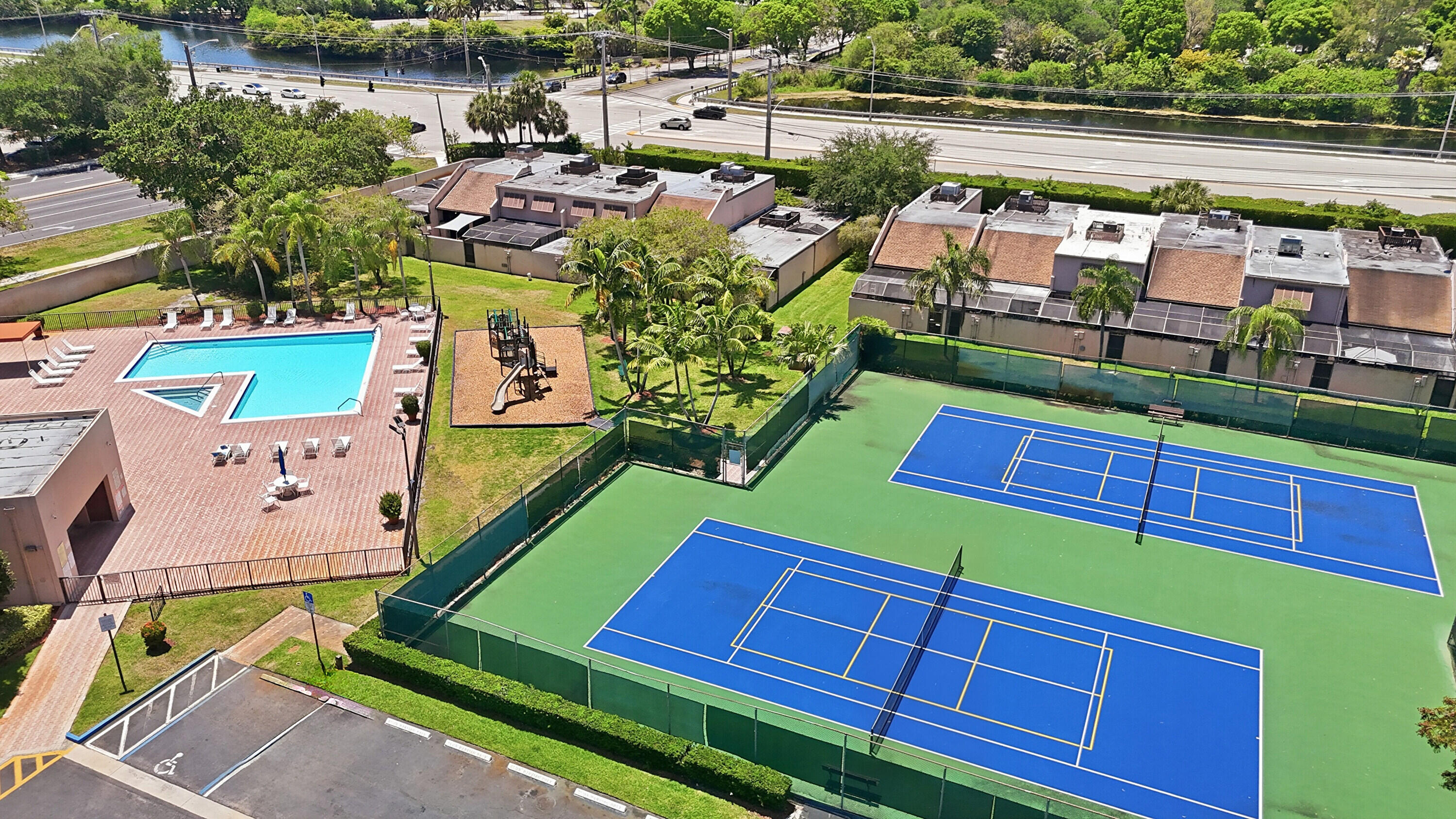 PEMBROKE LAKES SECTION SEVEN - Residential