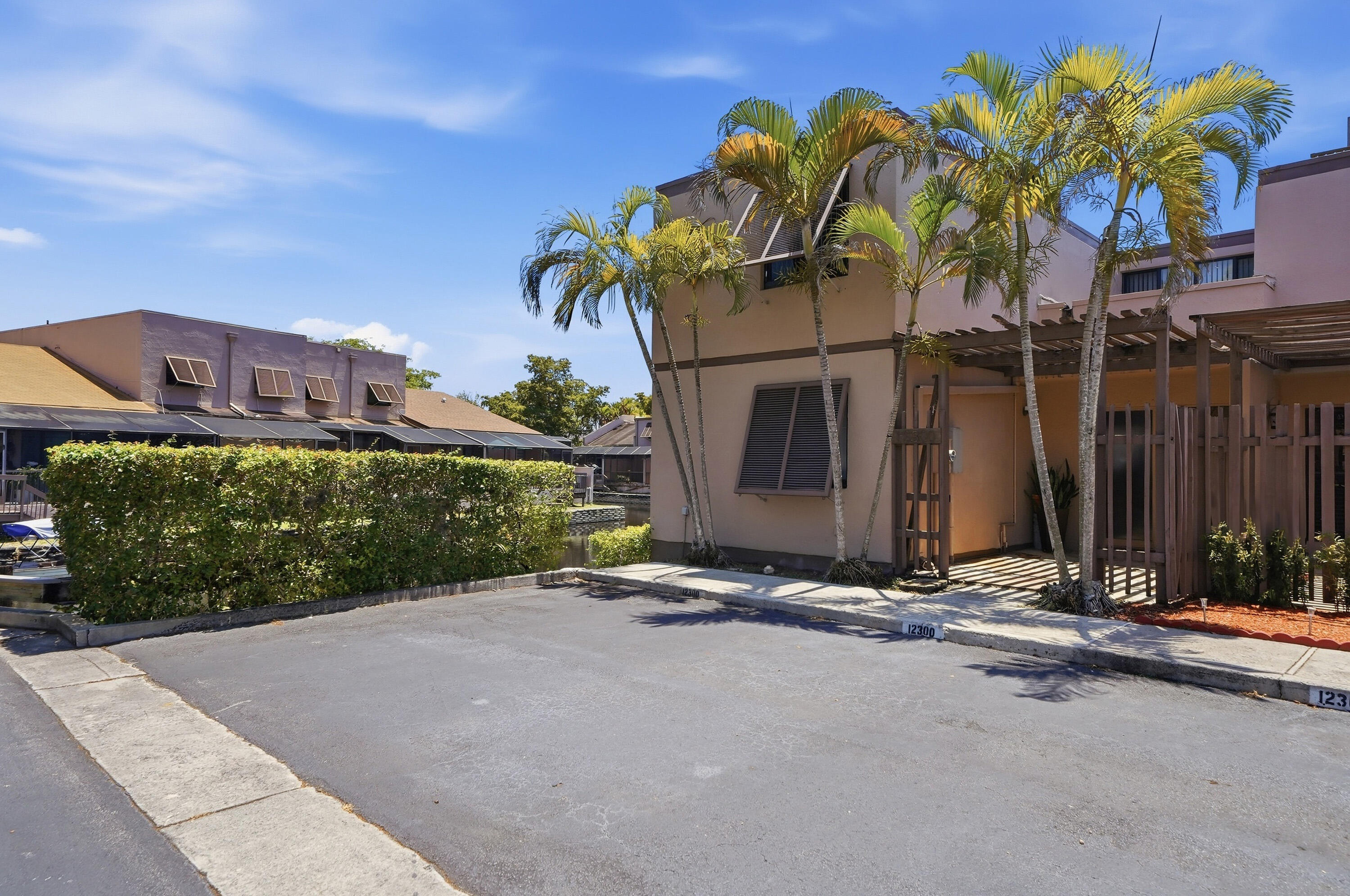 PEMBROKE LAKES SECTION SEVEN - Residential