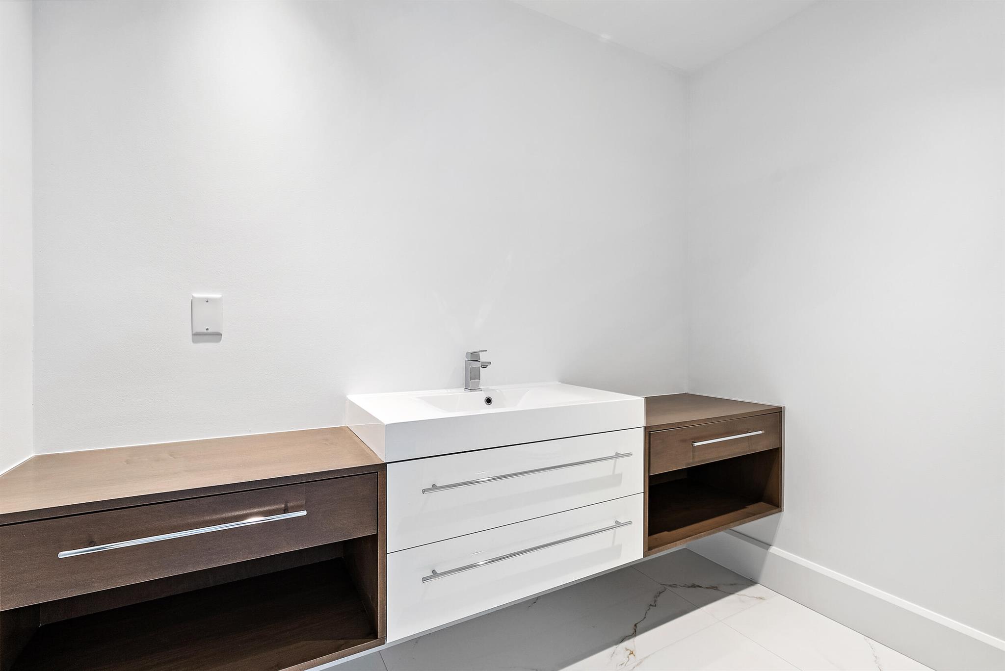 AZURE CONDO - Residential