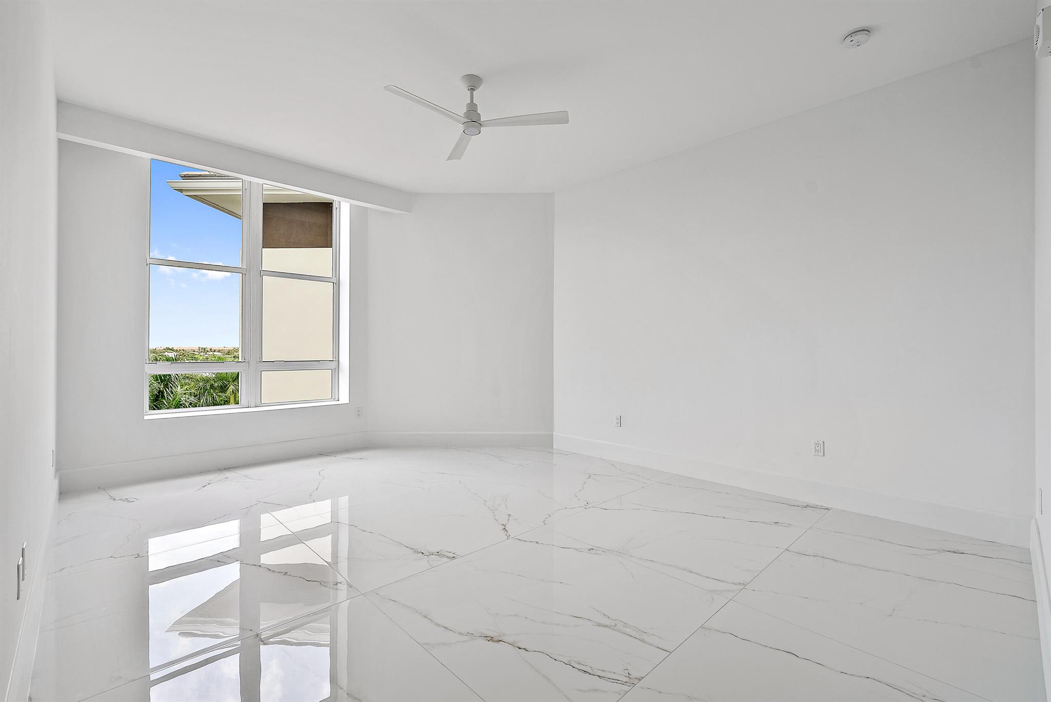 AZURE CONDO - Residential