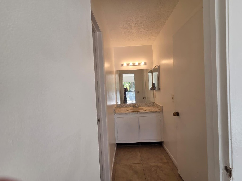 BRENTWOOD WEST TOWNHOUSES - Residential Lease