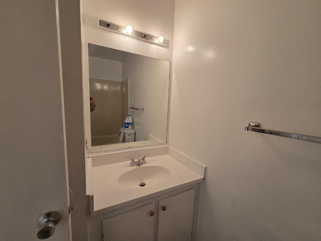 BRENTWOOD WEST TOWNHOUSES - Residential Lease