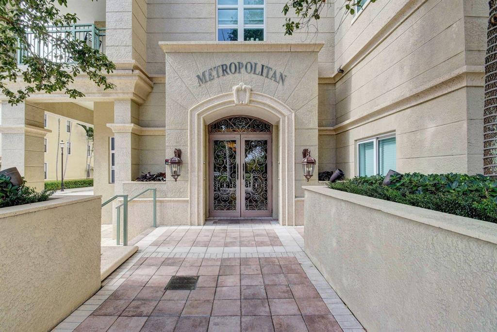 Rare opportunity to own a beautiful corner unit in the boutique Metropolitan Condo located just off Rosemary Square. Enjoy the picturesque view over the Dreyfoos School of the Arts from your wrap around balcony. This spacious unit features an expansive living/dining room, large kitchen, separate laundry room, 2 large bedrooms with en-suite bathrooms and walk-in closets, a third bedroom/den and a powder room for your guests. Stainless appliances, granite, upgraded cabinetry, tile and carpeted floors as well as window treatments throughout in this beautifully spacious unit. Enjoy the rooftop pool and & spa area, elegant club room, private garden, exercise facility, office space and underground parking with secure concierge services 24/7. Make this beautiful facility your new home!