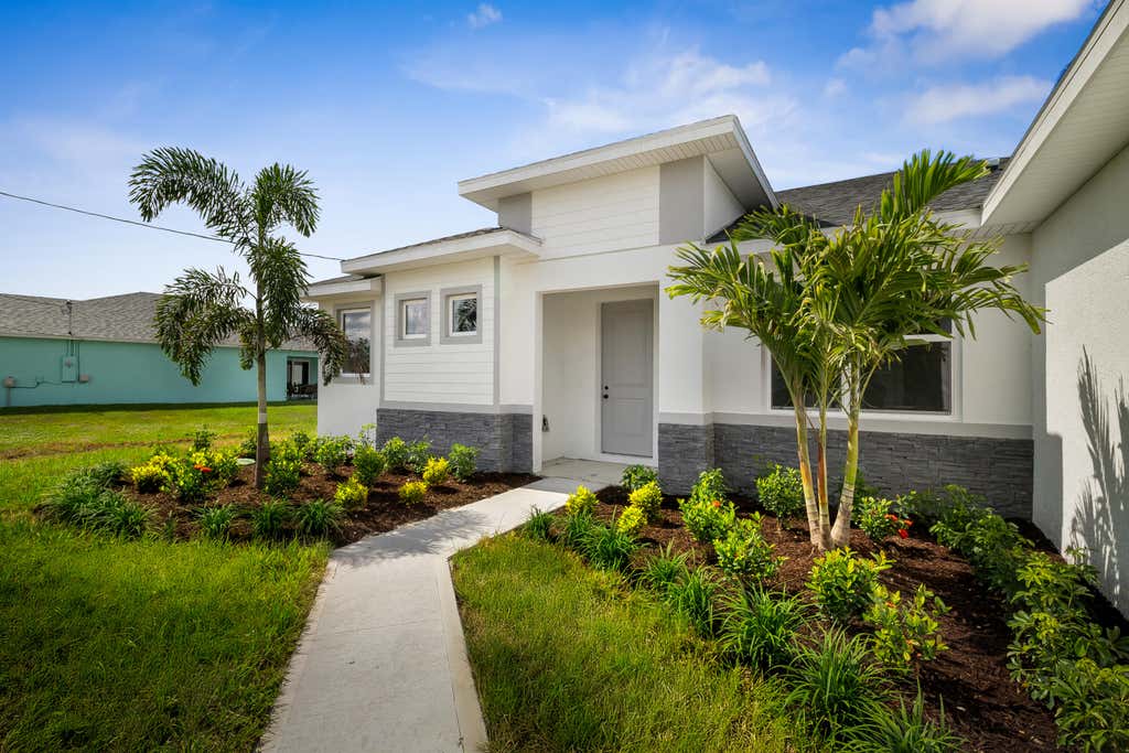 Photo of 165 SW Amesbury Avenue, Port Saint Lucie, FL 34953 (MLS # R11100219)