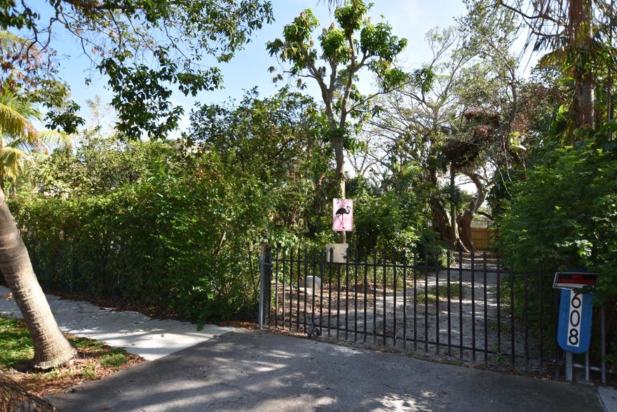 Rare opportunity to build a new home in historical Flamingo Park.  This interior lot has a northern exposure located on a wide street and surrounded by well maintained historical homes. Build to Suit is an available option. Minutes from CityPlace, downtown, Clematis Street, beaches, airport, Kravis Center, I-95, Brightline (speed train) Station, PB Outlet Mall, Publix, and Norton Art Gallery.