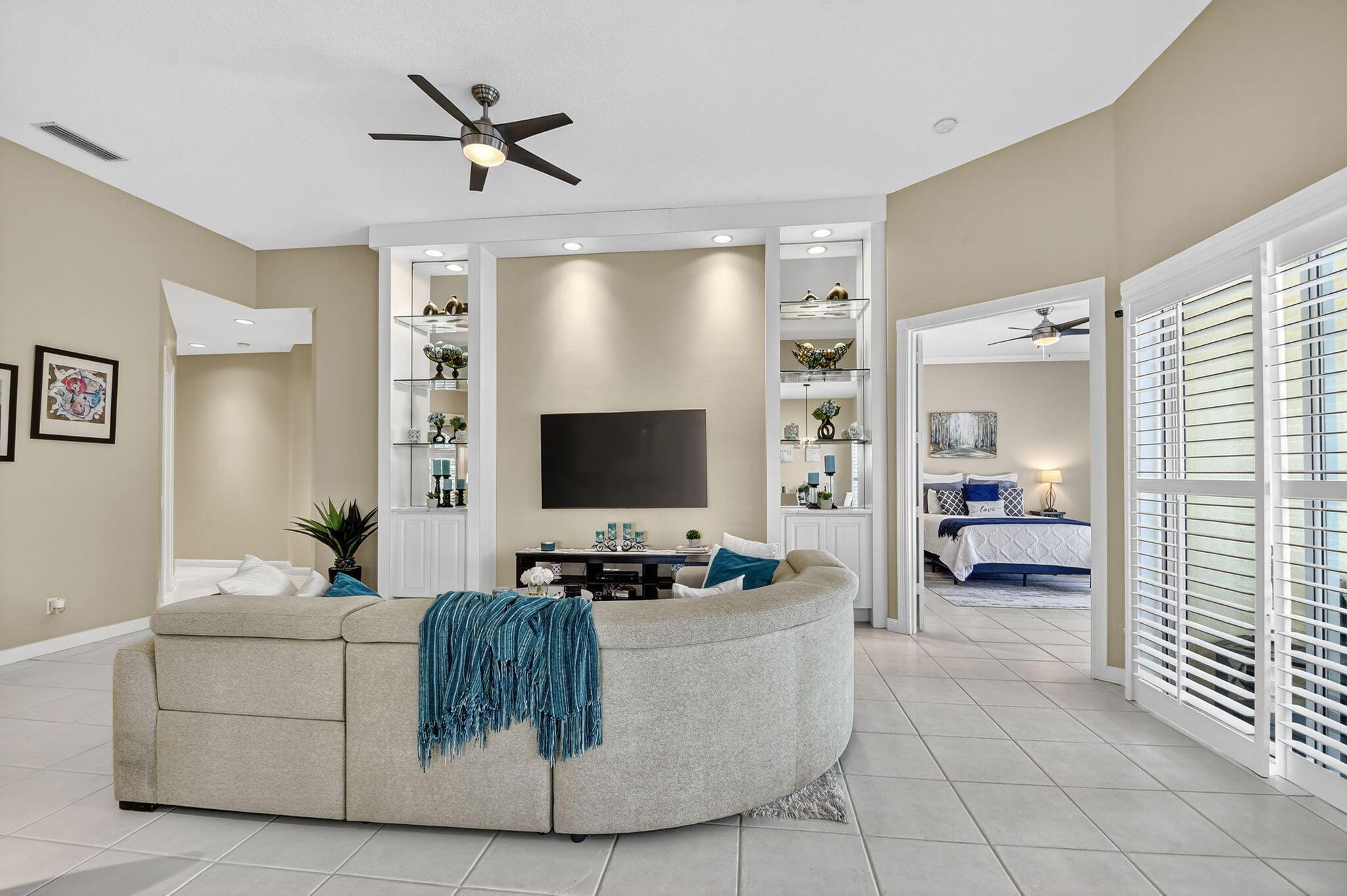 Wellington, Florida 33414, United States, 3 Bedrooms Bedrooms, ,3 BathroomsBathrooms,Residential,Pending,209613