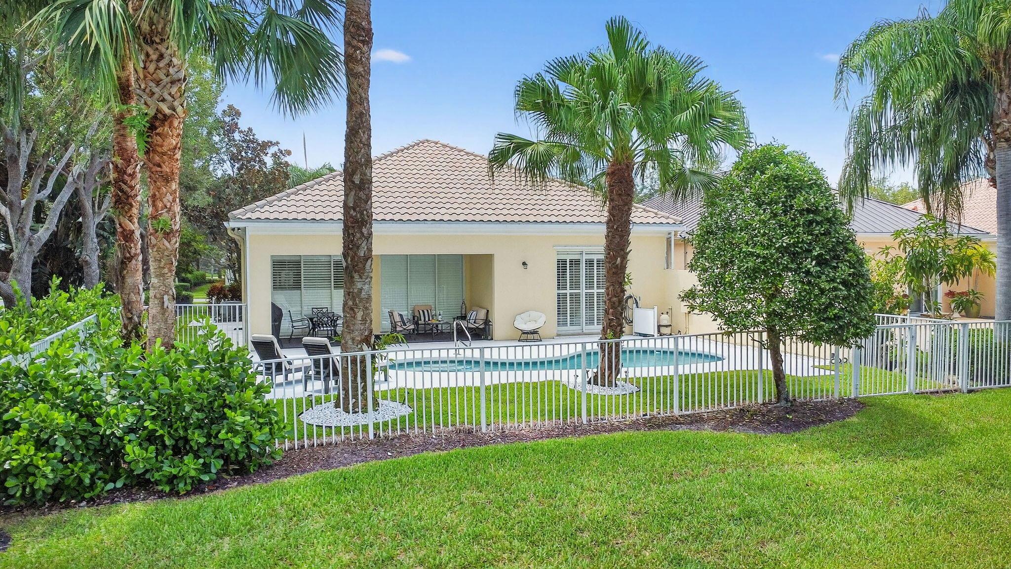 Wellington, Florida 33414, United States, 3 Bedrooms Bedrooms, ,3 BathroomsBathrooms,Residential,Pending,209613