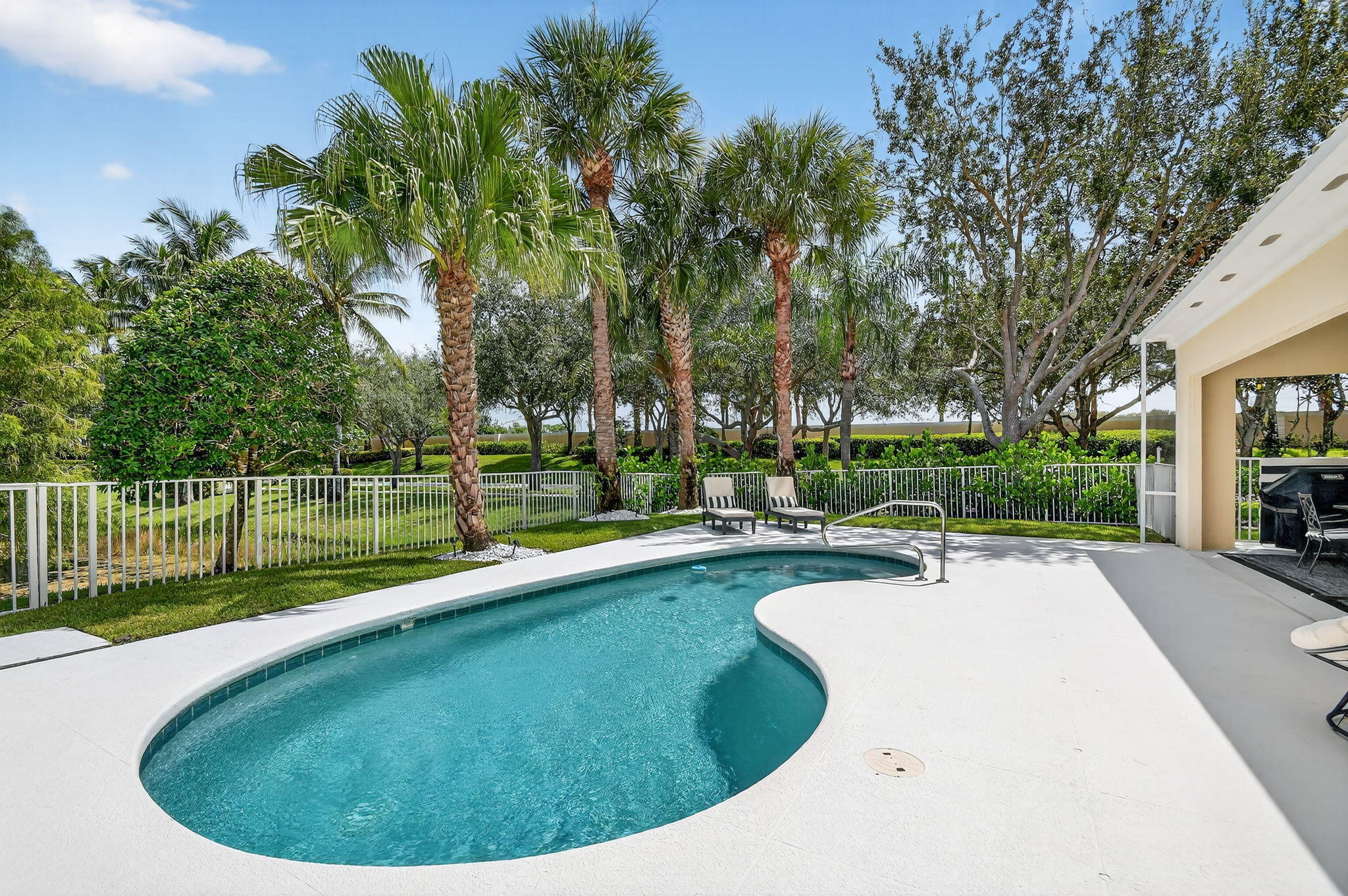 8015 Laborie Lane