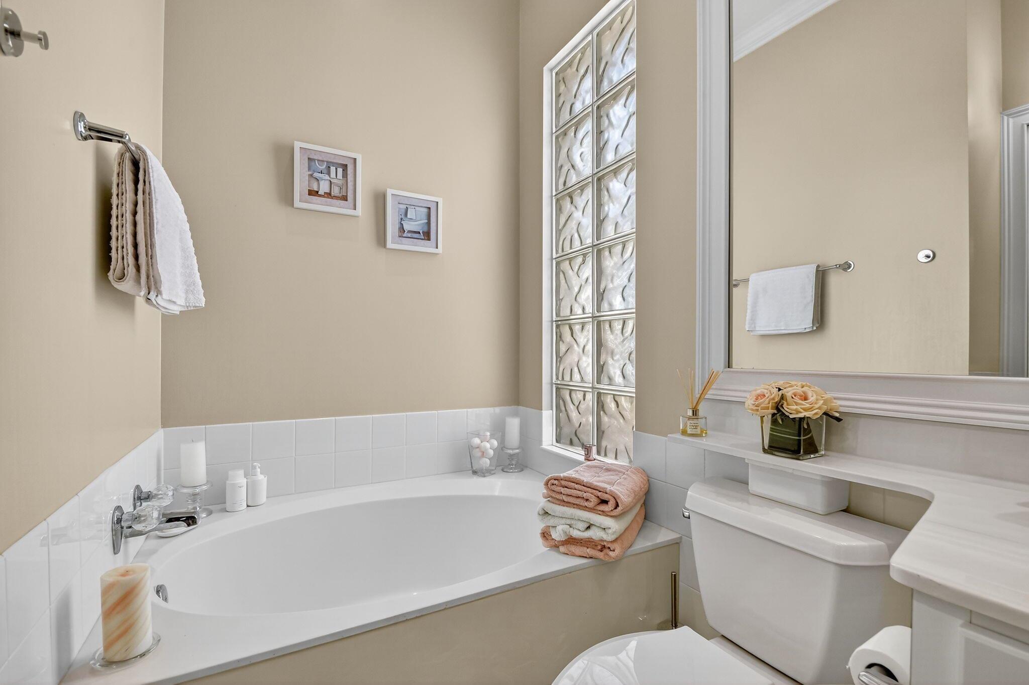 Wellington, Florida 33414, United States, 3 Bedrooms Bedrooms, ,3 BathroomsBathrooms,Residential,Pending,209613