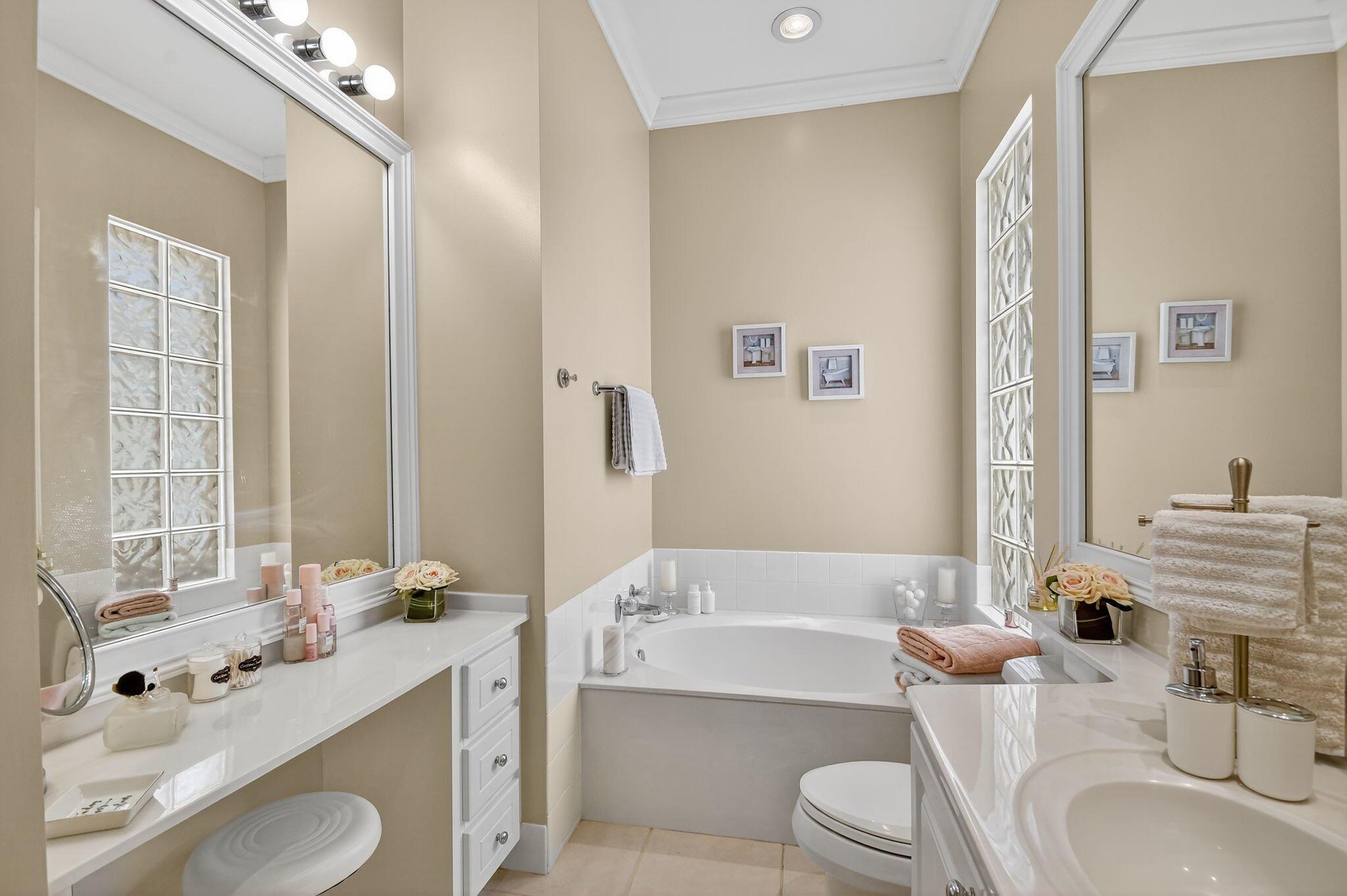 Wellington, Florida 33414, United States, 3 Bedrooms Bedrooms, ,3 BathroomsBathrooms,Residential,Pending,209613