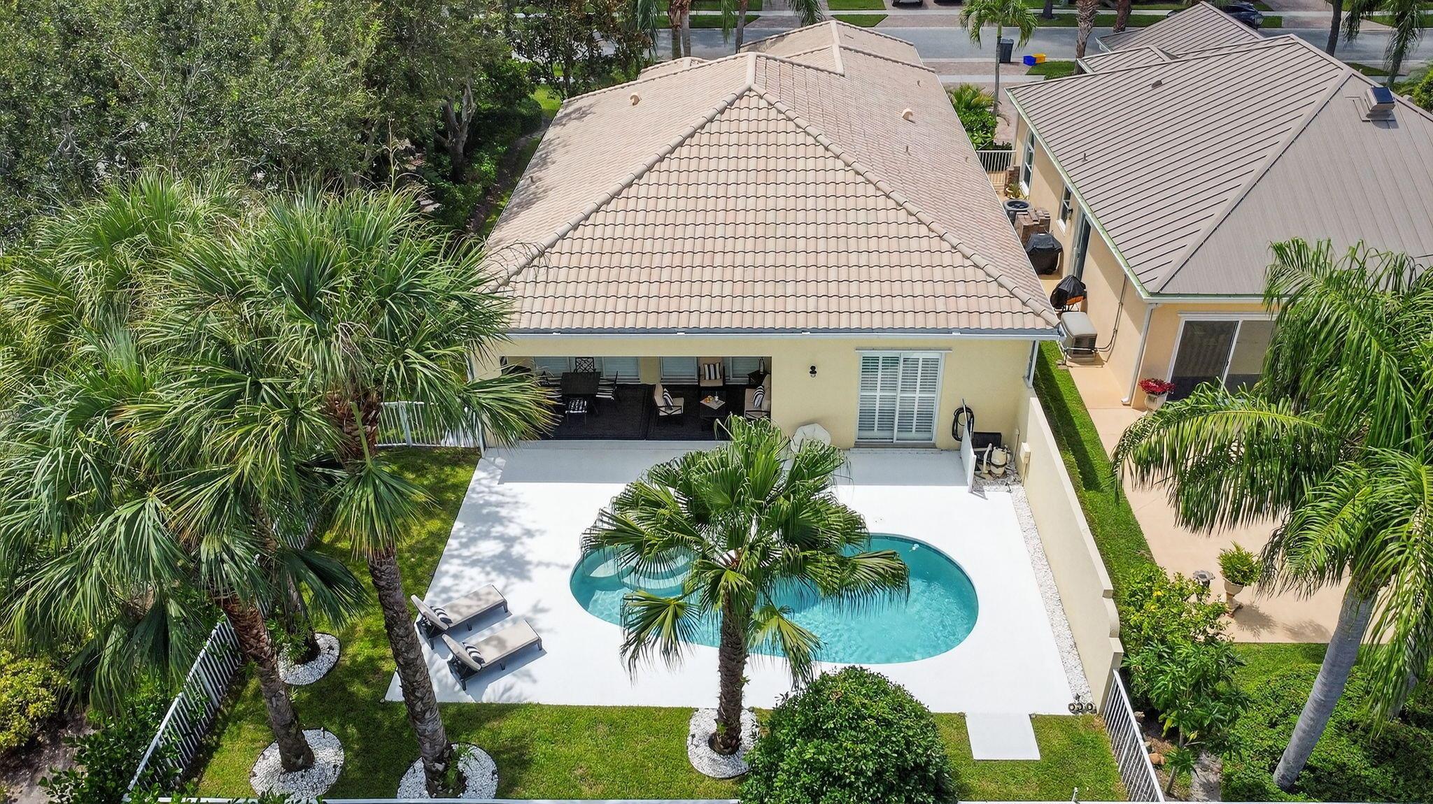 Wellington, Florida 33414, United States, 3 Bedrooms Bedrooms, ,3 BathroomsBathrooms,Residential,Pending,209613