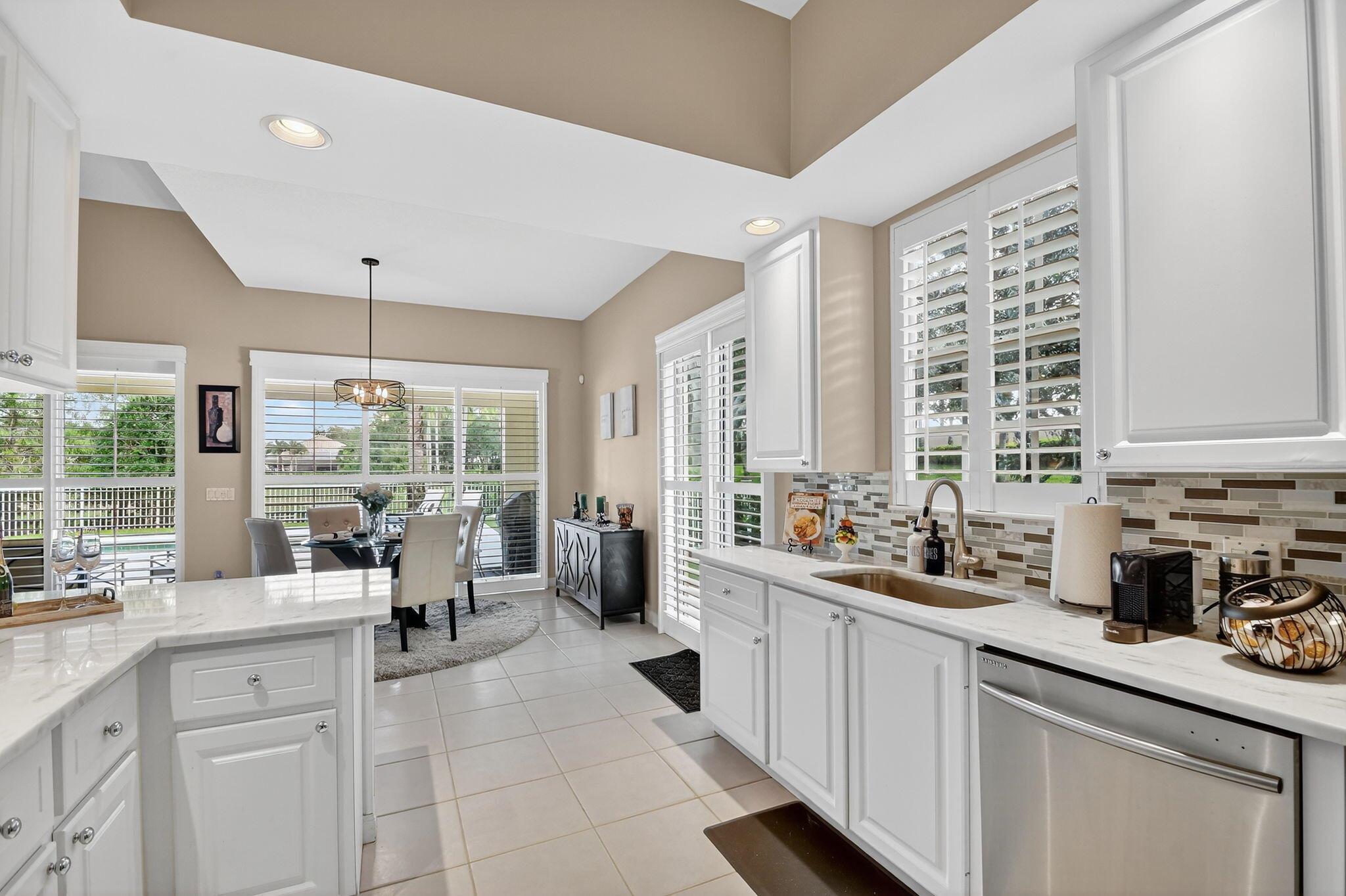 Wellington, Florida 33414, United States, 3 Bedrooms Bedrooms, ,3 BathroomsBathrooms,Residential,Pending,209613