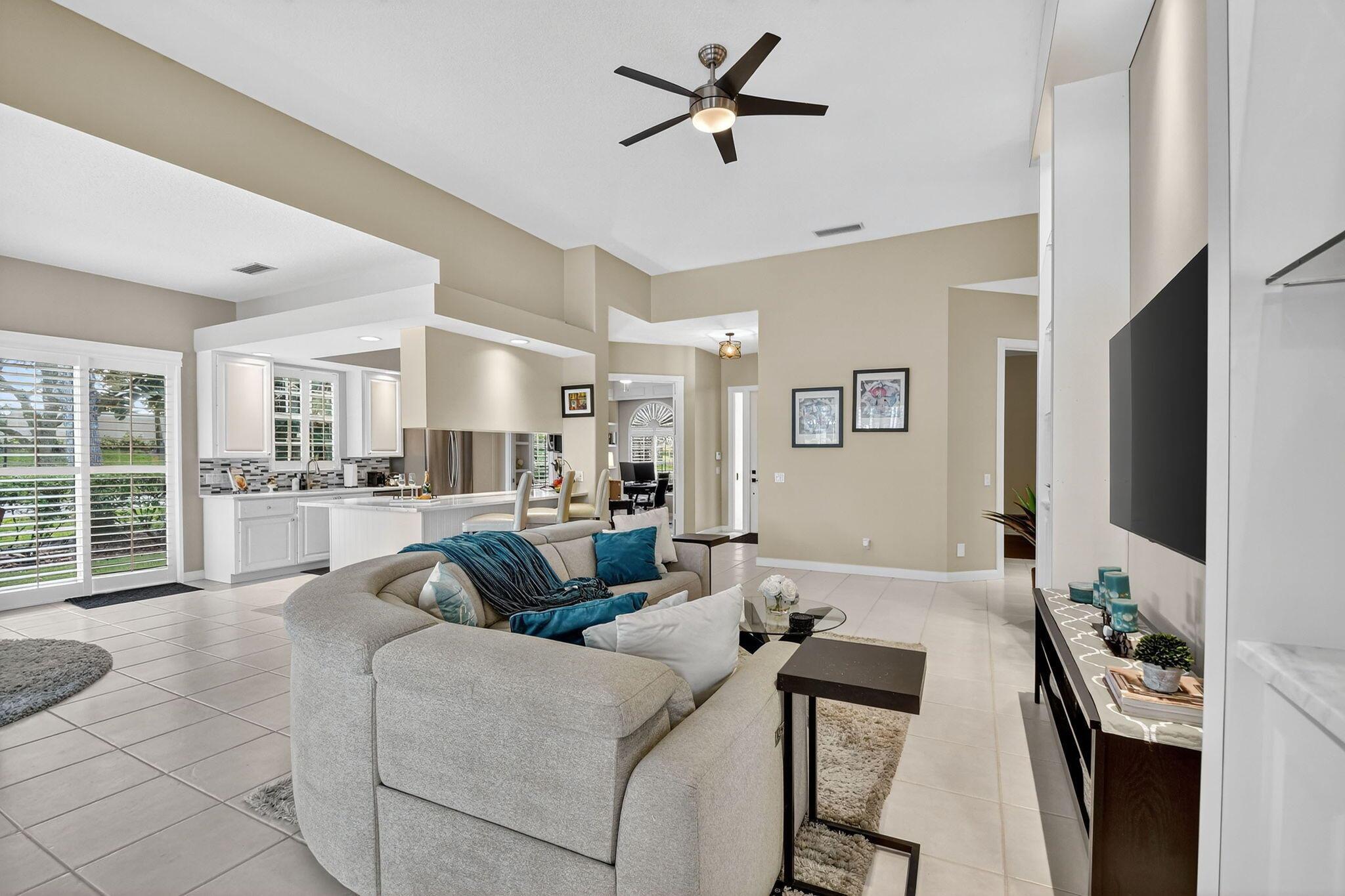 Wellington, Florida 33414, United States, 3 Bedrooms Bedrooms, ,3 BathroomsBathrooms,Residential,Pending,209613