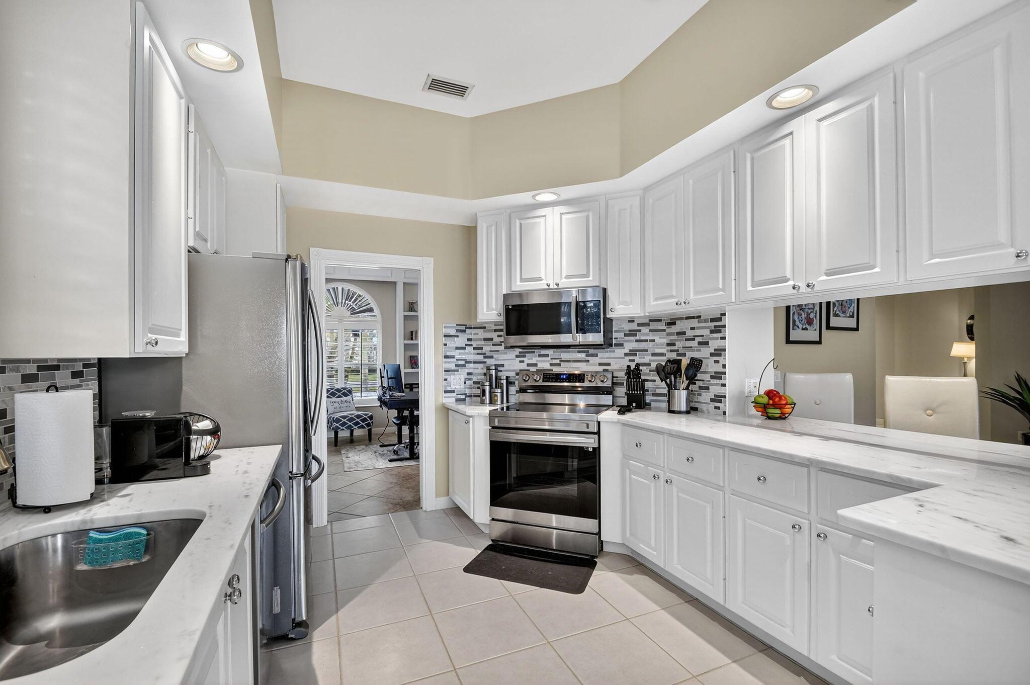 Wellington, Florida 33414, United States, 3 Bedrooms Bedrooms, ,3 BathroomsBathrooms,Residential,Pending,209613