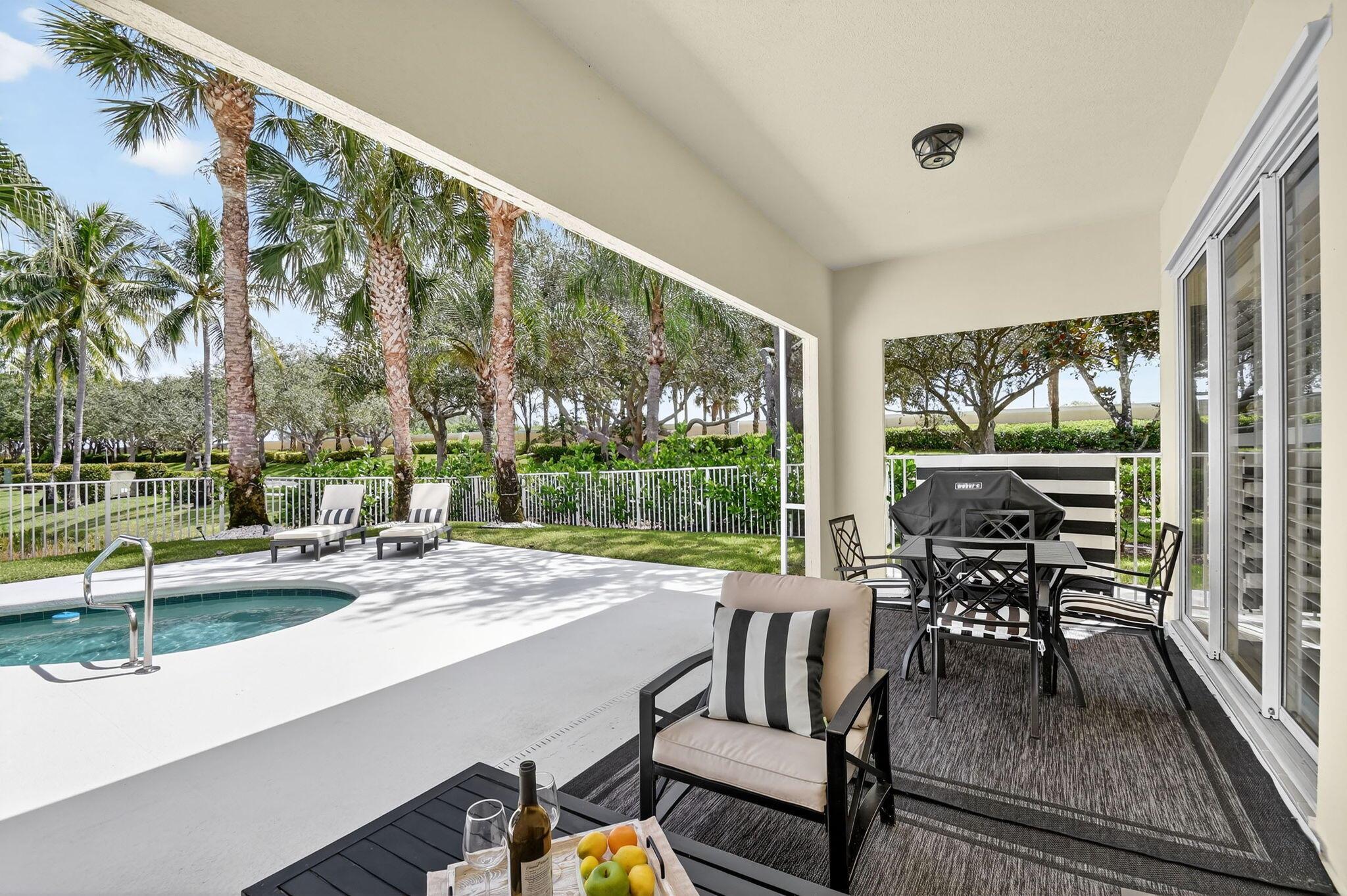 Wellington, Florida 33414, United States, 3 Bedrooms Bedrooms, ,3 BathroomsBathrooms,Residential,Pending,209613