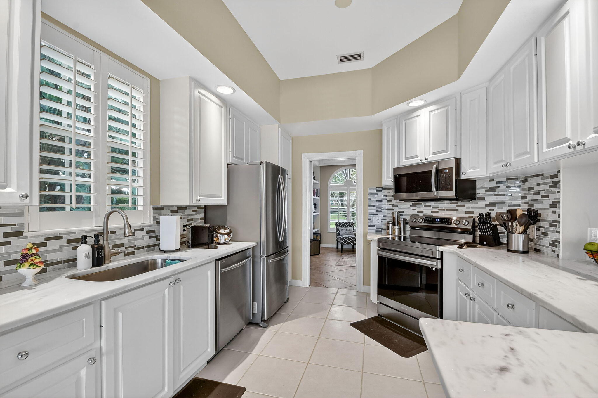 8015 Laborie Lane