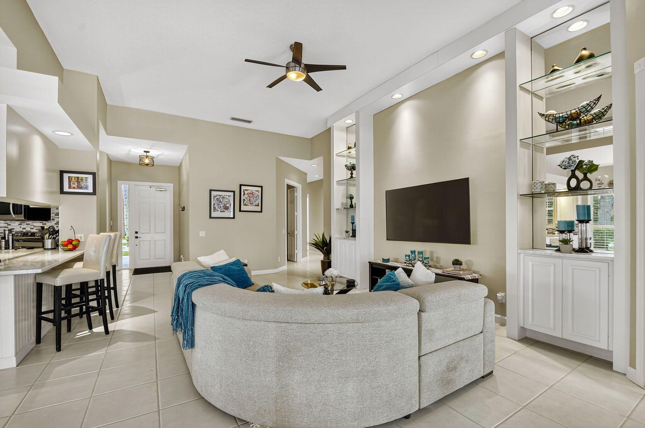 Wellington, Florida 33414, United States, 3 Bedrooms Bedrooms, ,3 BathroomsBathrooms,Residential,Pending,209613