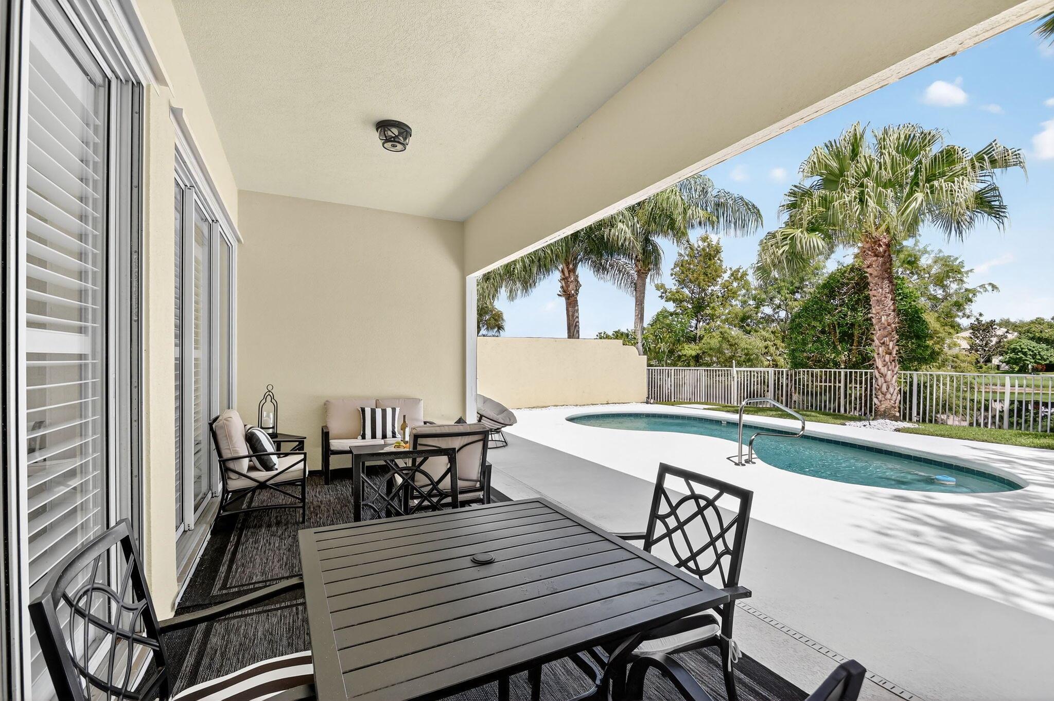 Wellington, Florida 33414, United States, 3 Bedrooms Bedrooms, ,3 BathroomsBathrooms,Residential,Pending,209613