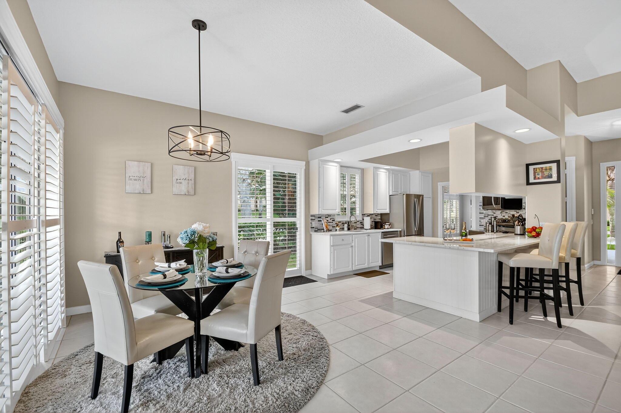 Wellington, Florida 33414, United States, 3 Bedrooms Bedrooms, ,3 BathroomsBathrooms,Residential,Pending,209613