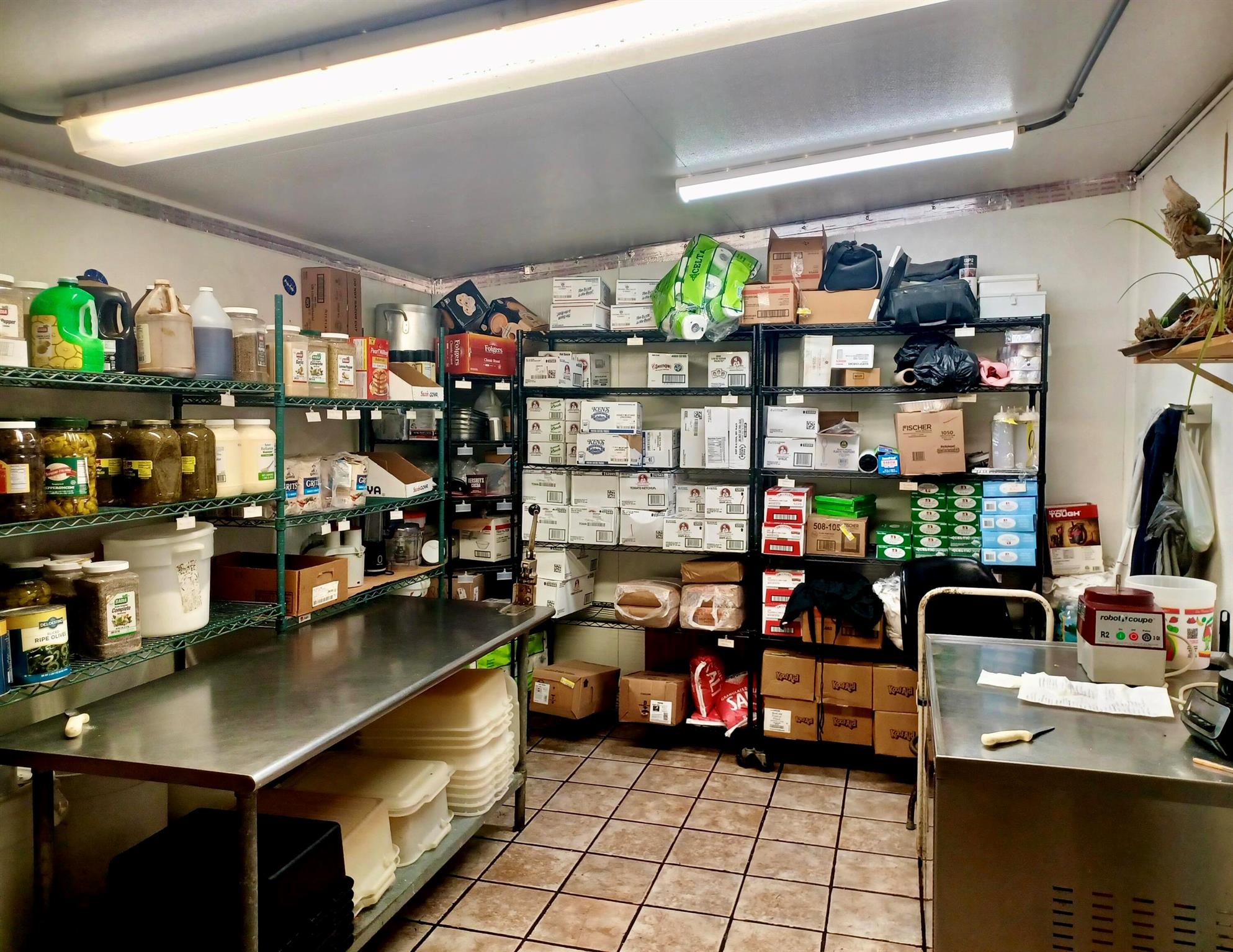 MC LARTYS - Commercial Sale